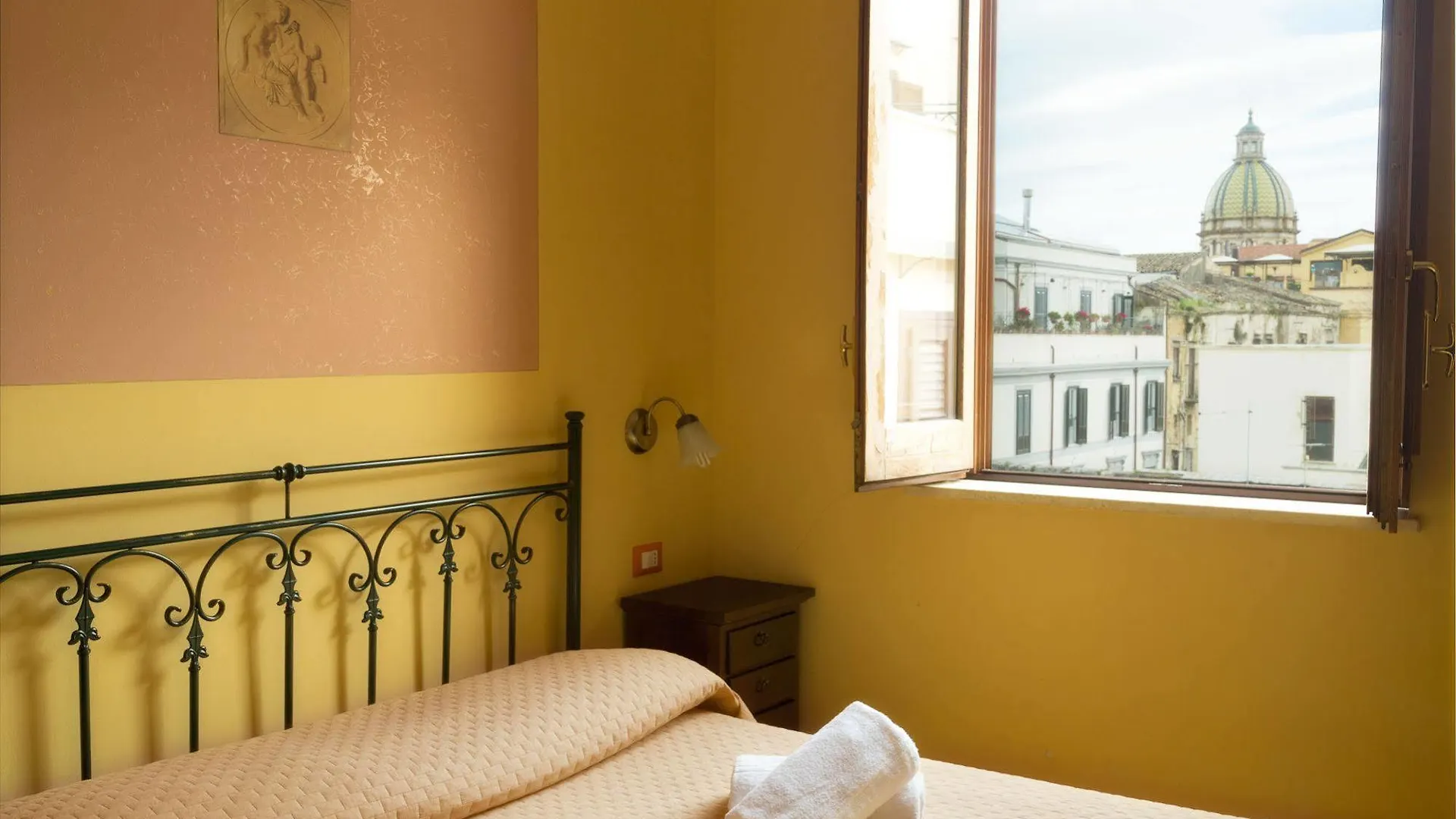Hotel Columbia Palermo 2*,